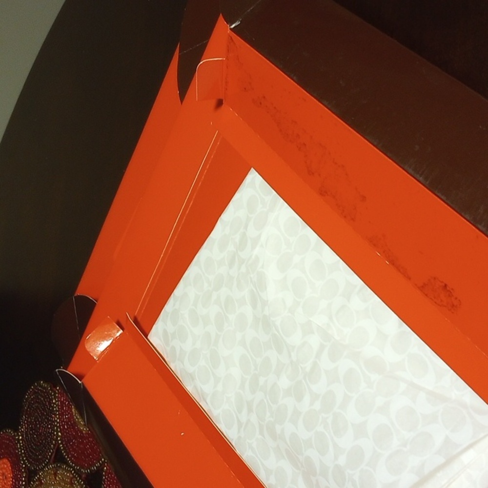 Vintage Coach Gift Box With Tissue - Picture 15 of 17